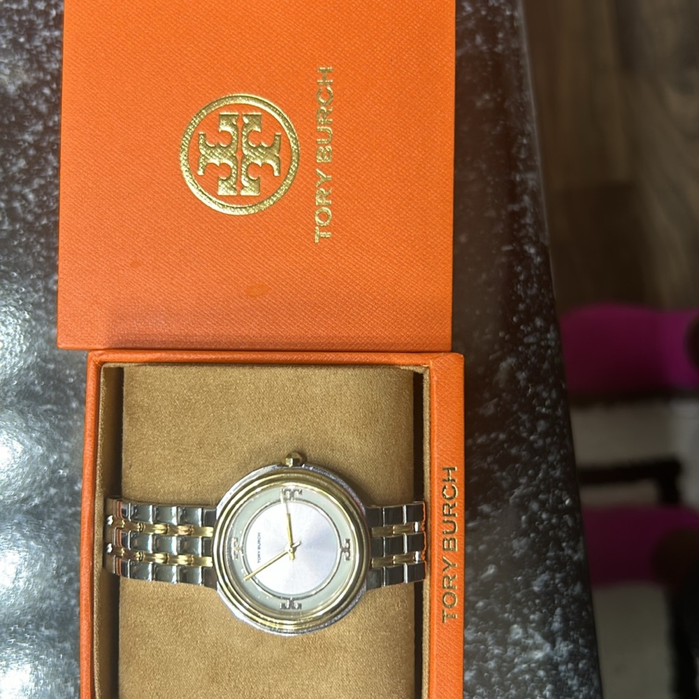 Tory Burch's 2-tone luxury bracelet watch: where punctuality meets pure style - Picture 2 of 5